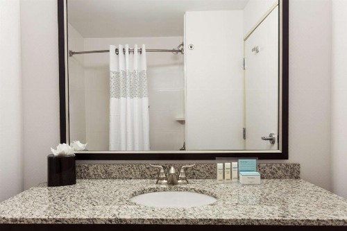 Hampton Inn Fairmont - image 22
