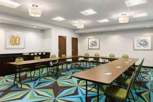 Hampton Inn Fairmont - image 26