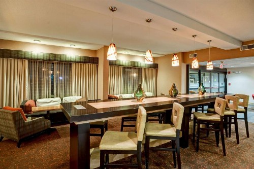 Hampton Inn Fairmont - image 3