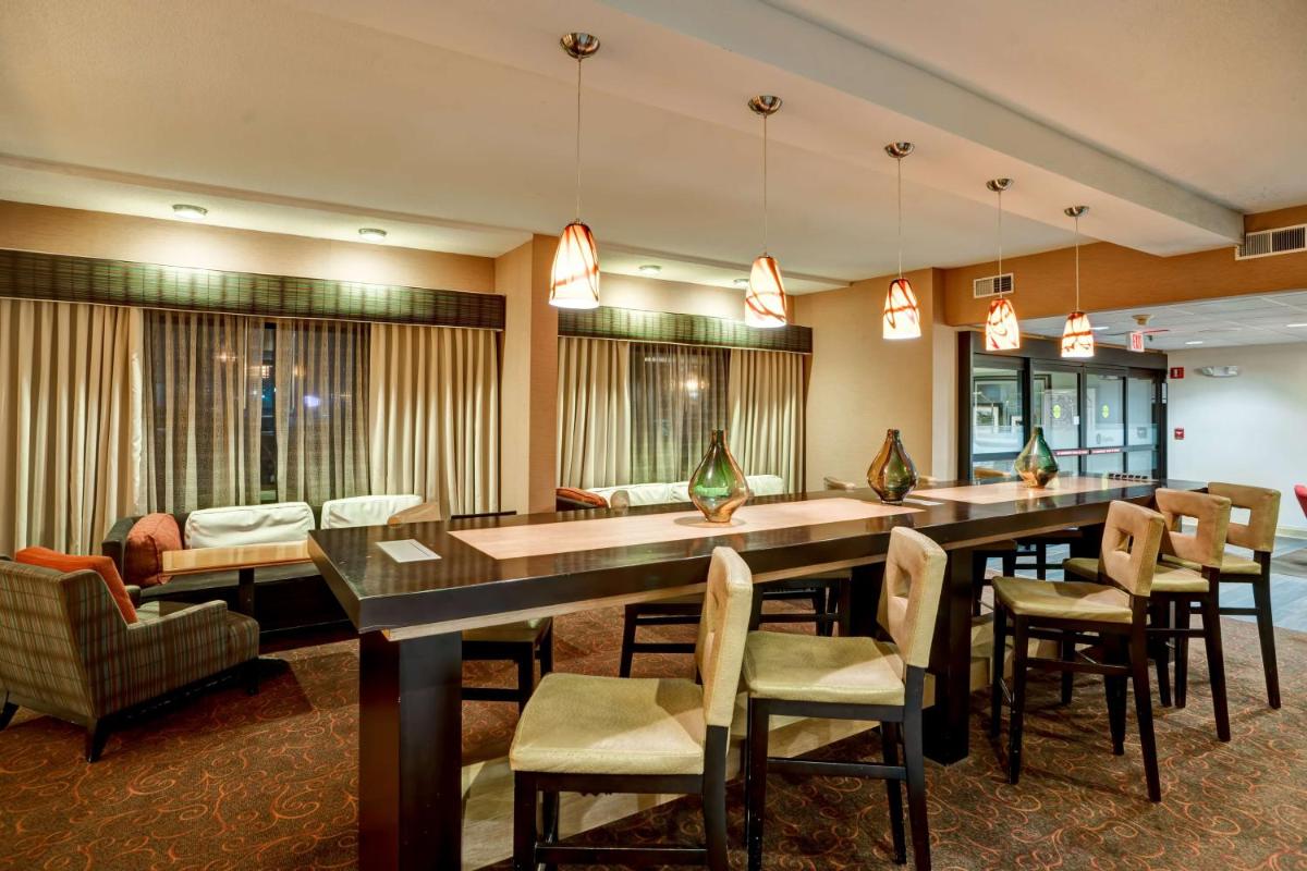 Hampton Inn Fairmont - image 3