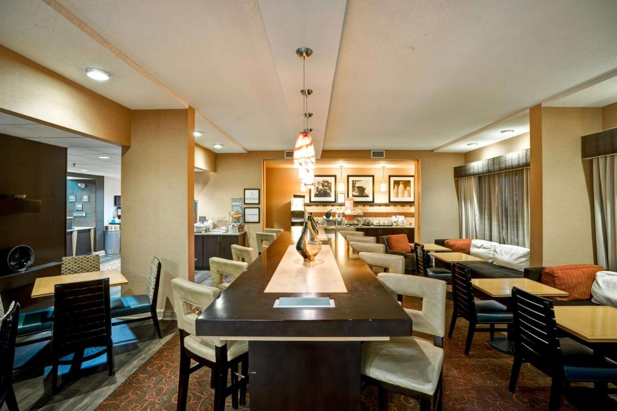 Hampton Inn Fairmont - image 4