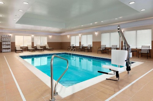 Hampton Inn Fairmont - image 6