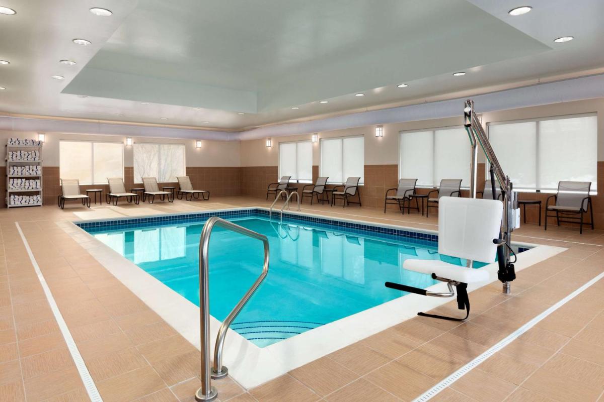 Hampton Inn Fairmont - image 6