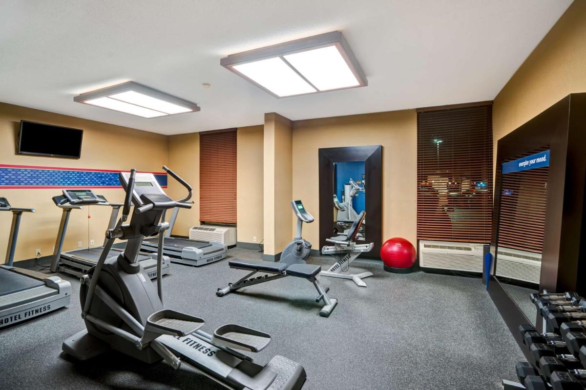 Hampton Inn Fairmont - image 7