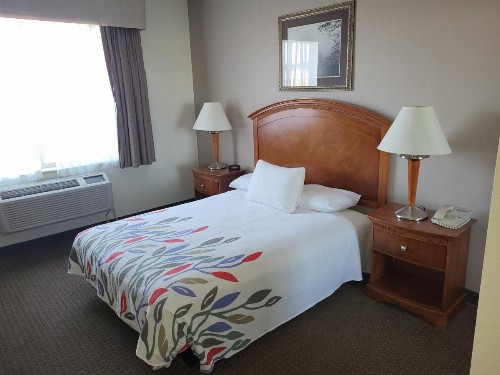A Riverside Inn Travelodge by Wyndham - image 40