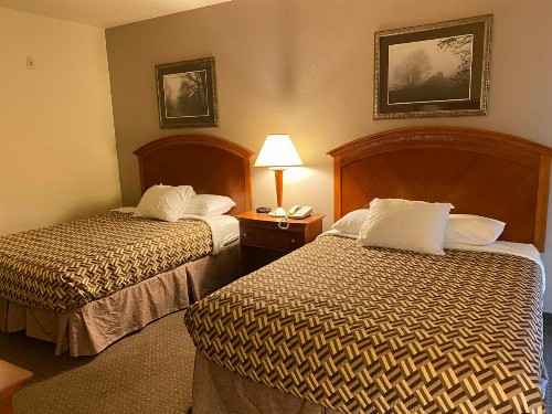 A Riverside Inn Travelodge by Wyndham - image 3