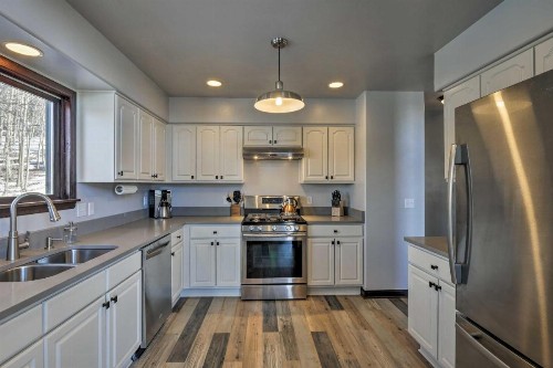 Large Fairplay Cabin with Incredible Views near Breck - image 4