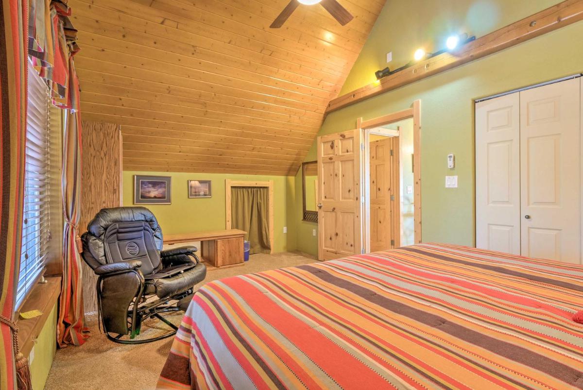 Spacious Fairplay Cabin with Deck and Dry Sauna! - image 7