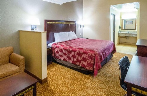 Econo Lodge Inn & Suites Fallbrook Downtown - image 29