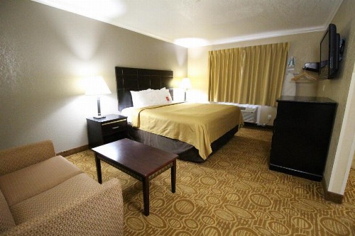 Econo Lodge Inn & Suites Fallbrook Downtown - image 32