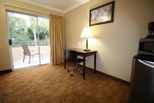 Econo Lodge Inn & Suites Fallbrook Downtown - image 35