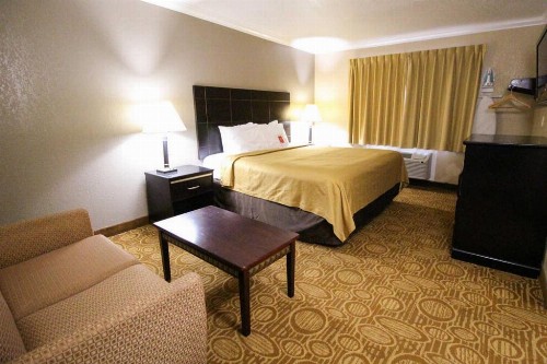 Econo Lodge Inn & Suites Fallbrook Downtown - image 36