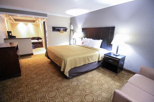 Econo Lodge Inn & Suites Fallbrook Downtown - image 42