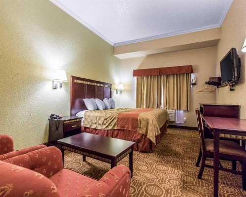 Econo Lodge Inn & Suites Fallbrook Downtown - image 43