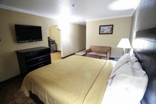 Econo Lodge Inn & Suites Fallbrook Downtown - image 47