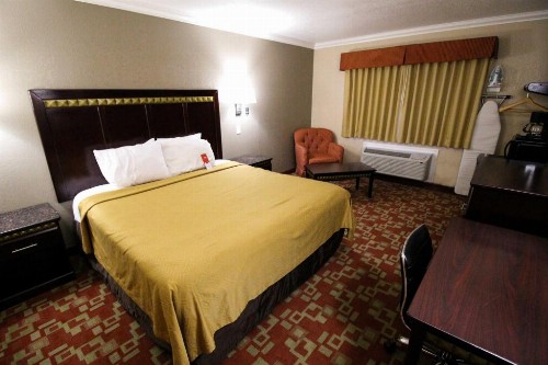 Econo Lodge Inn & Suites Fallbrook Downtown - image 49