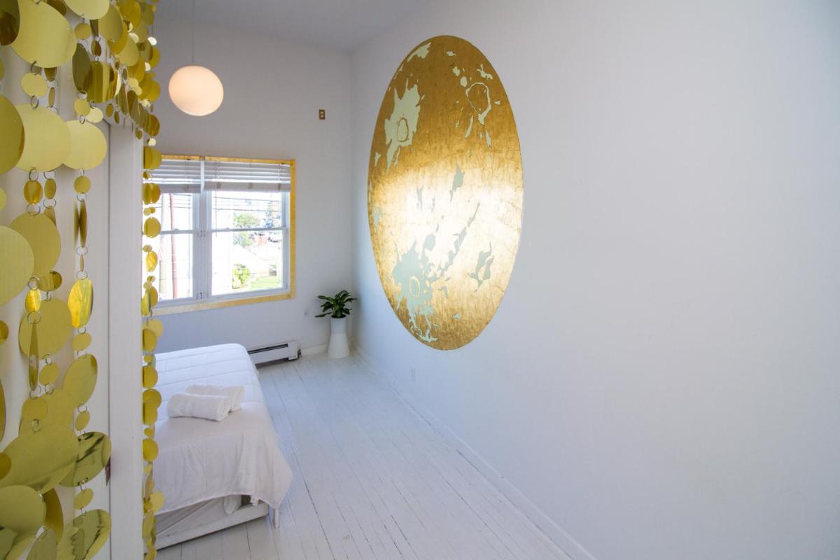 The High Tide Studio #4 Condo - image 4