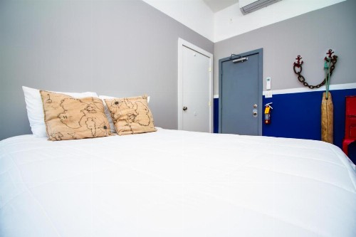 The High Tide #8 Condo - image 3