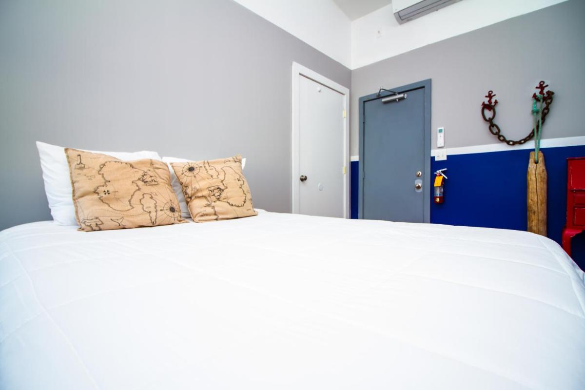 The High Tide #8 Condo - image 3