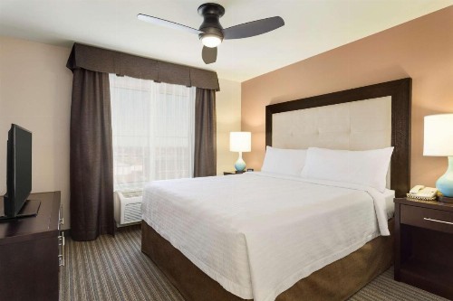 Homewood Suites by Hilton Fargo - image 3