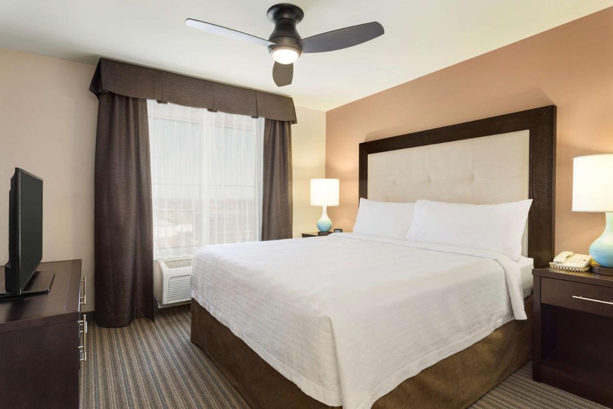 Homewood Suites by Hilton Fargo - image 3
