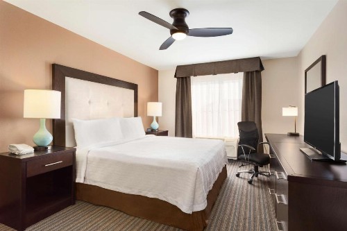 Homewood Suites by Hilton Fargo - image 4