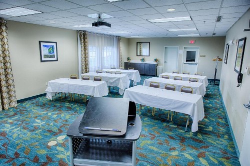 Candlewood Suites Fargo-North Dakota State University an IHG Hotel - image 33