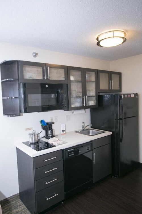 Candlewood Suites Fargo-North Dakota State University an IHG Hotel - image 37