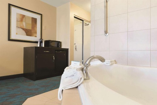 Hilton Garden Inn Fargo - image 26