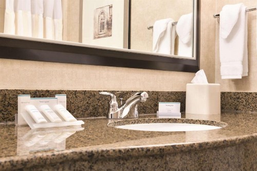 Hilton Garden Inn Fargo - image 32