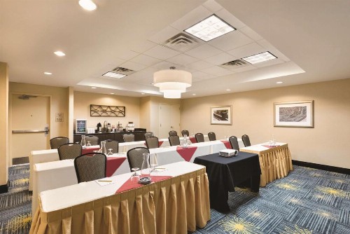 Hilton Garden Inn Fargo - image 35