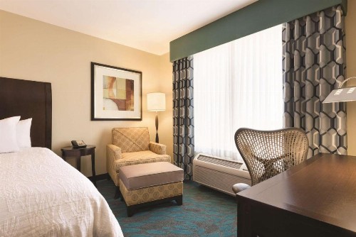 Hilton Garden Inn Fargo - image 36
