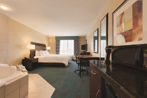 Hilton Garden Inn Fargo - image 38