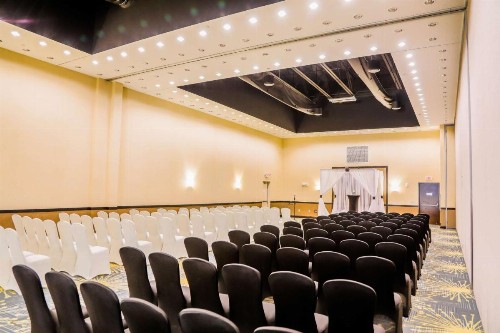 Hilton Garden Inn Fargo - image 42