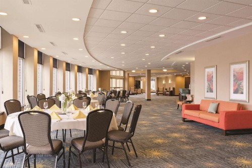 Hilton Garden Inn Fargo - image 45