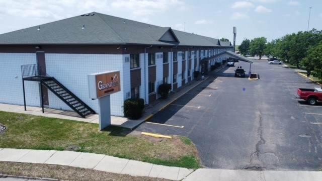 Grand Inn Fargo - main image