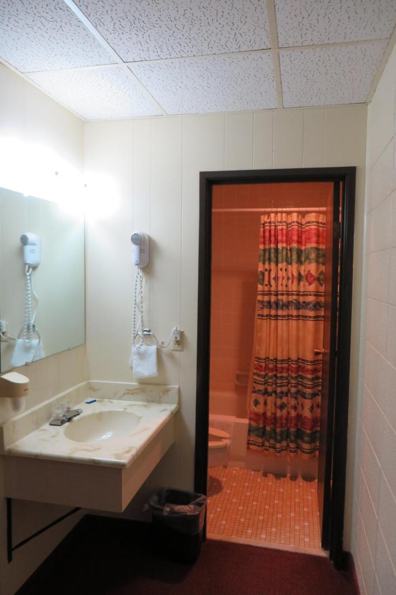 Grand Inn Fargo - image 7