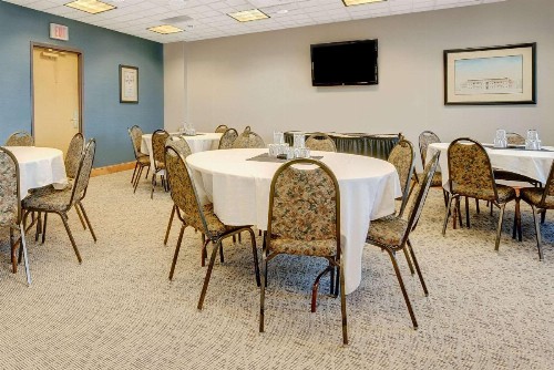 Wingate by Wyndham Fargo - image 14