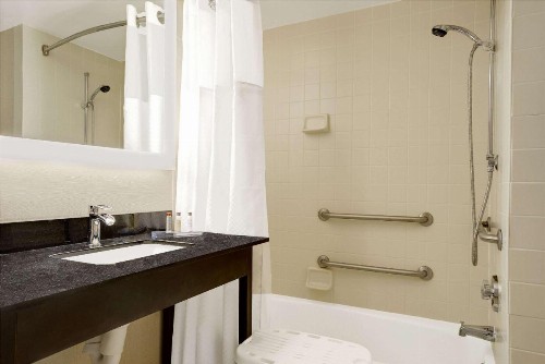 Wingate by Wyndham Fargo - image 16