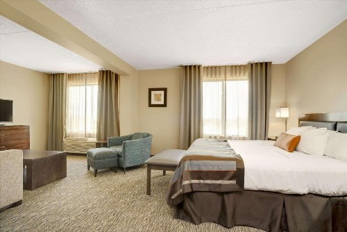 Wingate by Wyndham Fargo - image 17
