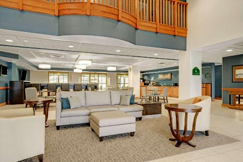 Wingate by Wyndham Fargo - image 6
