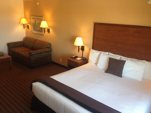 Expressway Suites Fargo - image 17
