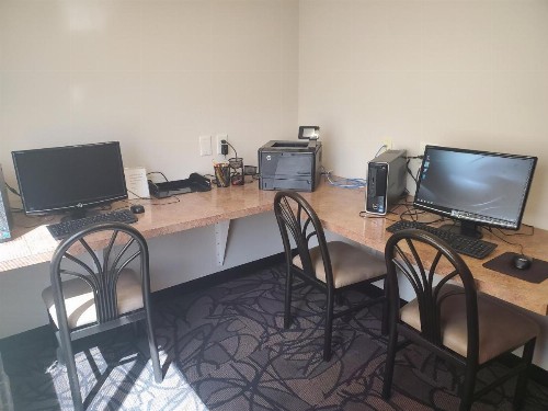 Expressway Suites Fargo - image 21
