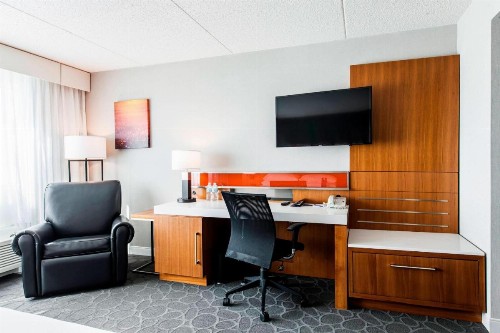 Delta Hotels by Marriott Fargo - image 25