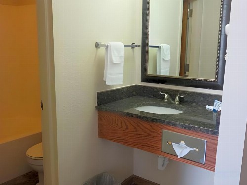 Baymont by Wyndham Fargo - image 11