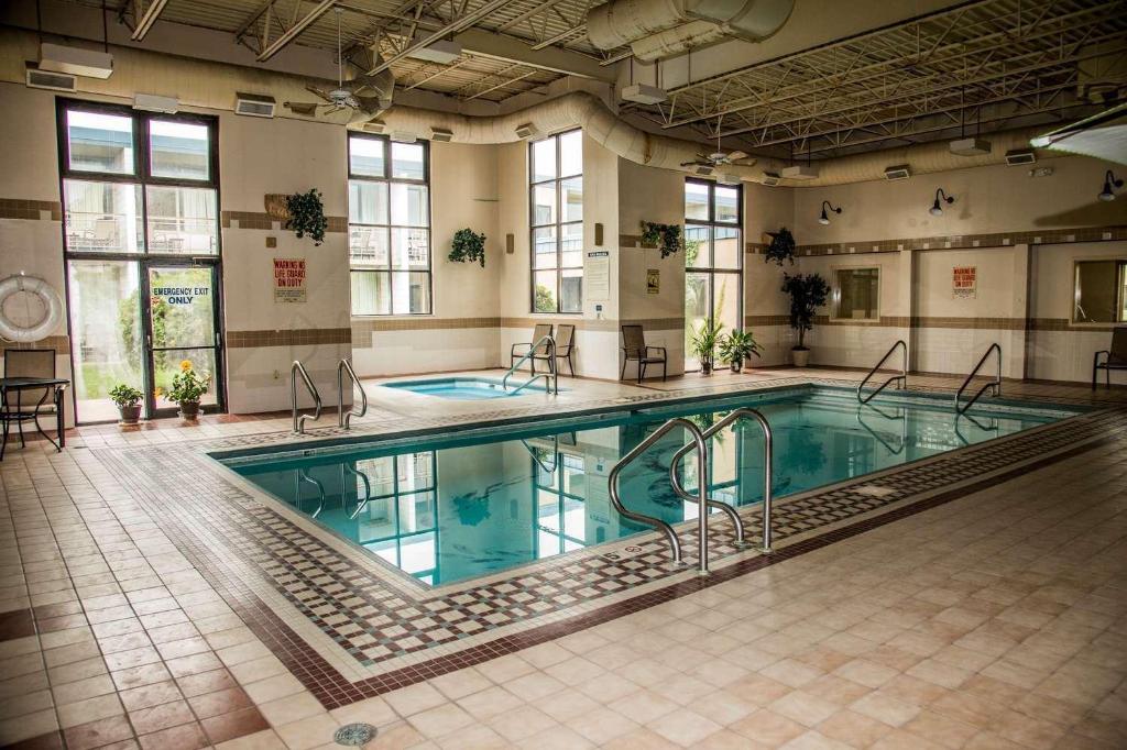 Baymont by Wyndham Fargo - image 2