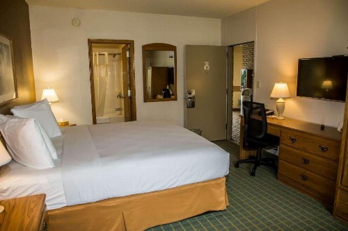 Baymont by Wyndham Fargo - image 25