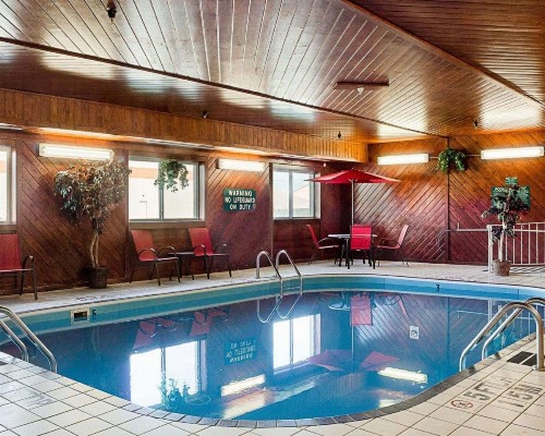 Econo Lodge West I-29 West Acres Mall - image 21