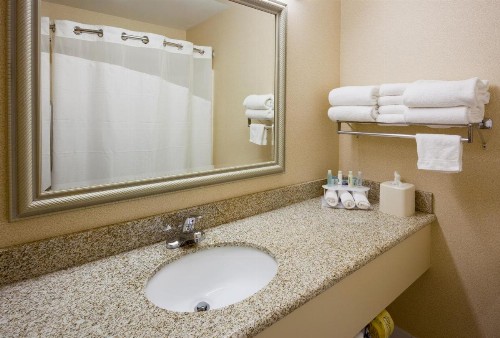 Holiday Inn Express Fargo - West Acres an IHG Hotel - image 2