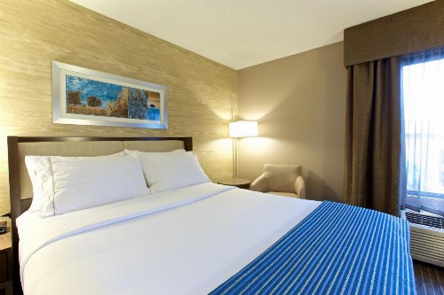 Holiday Inn Express Fargo - West Acres an IHG Hotel - image 42